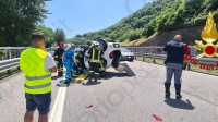 schianto-tra-auto-sull-a16-due-feriti-trasportati-al-moscati