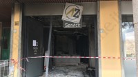 bomba-nella-notte-sventra-agenzia-finanziaria