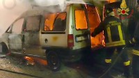 auto-in-fiamme-nella-notte-paura-a-montoro