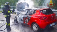auto-in-fiamme-lungo-l-a16-napoli-canosa