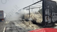 autoarticolato-carico-di-farina-in-fiamme-sulla-statale-372-telesina