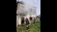 incendio-in-una-casa-paura-per-un-anziana