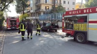 auto-in-fiamme-in-centro-a-benevento