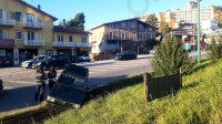 auto-parte-da-sola-lungo-la-statale-90-e-finisce-nella-cunetta