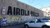airola-la-rabbia-della-piazza-dopo-il-rogo-basta-bruciare-il-nostro-futuro