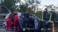 auto-si-schianta-contro-il-guardrail-che-squarcia-l-abitacolo-un-ferito