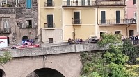 giu-dal-ponte-di-sant-agata-muore-una-31enne