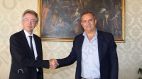 napoli-passaggio-di-consegne-tra-de-magistris-e-manfredi-al-comune