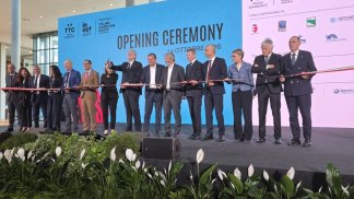 una-rotta-mille-destinazioni-inaugurato-lo-stand-della-campania-a-rimini