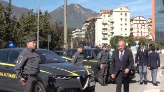 avellino-ispettore-morto-saluto-d-onore-in-questura-di-finanzieri-e-carabinieri