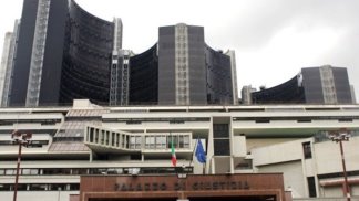 paura-in-tribunale-a-napoli-giudice-donna-aggredita-in-una-stanza