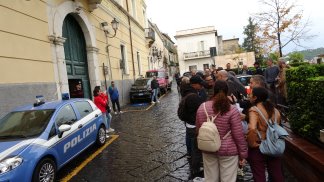 mensa-scuole-protesta-dei-genitori-davanti-al-comune-centro-cottura-piu-vicino
