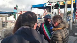 sindaco-in-protesta-no-a-chiusura-casello-angri-nord