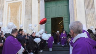 cava-lacrime-per-anna-uccisa-dal-compagno-l-amore-vero-lascia-vivere