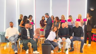 prenditi-cura-di-me-dietro-le-quinte-c-e-una-grande-famiglia