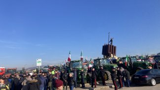 protesta-agricoltori-nel-sannio-oggi-trattori-in-marcia-sulla-statale-telesina