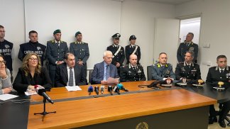 mazzette-in-cambio-di-permessi-di-soggiorno-scacco-all-immigrazione-clandestina