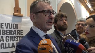 governo-delmastro-si-dimette-per-interesse-nazione-ma-non-ho-fatto-niente