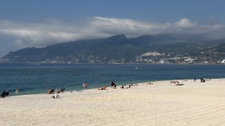 salerno-corsa-alle-spiagge-e-migliaia-di-crocieristi-sulla-nave-super-lusso