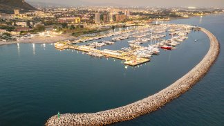 marina-d-arechi-conferma-la-bandiera-blu-e-apre-il-villaggio-estivo-lifestyle