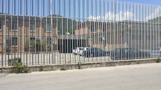 aggressione-in-carcere-detenuto-colpisce-agente-con-un-piede-del-tavolo