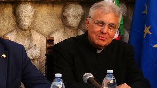 chiesa-in-lutto-e-morto-monsignor-pasquale-maria-mainolfi-parroco-san-gennaro