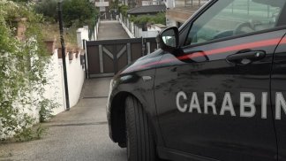 lavora-in-giardino-tocca-un-cavo-scoperto-e-muore-folgorato-tragedia-assurda