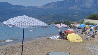 tragedia-sulla-spiaggia-di-ispani-imprenditore-stroncato-da-un-malore