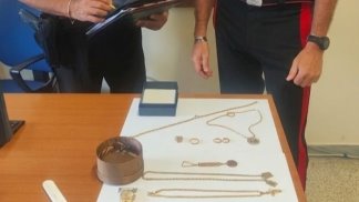 finge-di-essere-un-carabiniere-e-raggira-un-anziana-arrestato-con-il-bottino