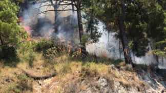 brucia-la-costiera-amalfitana-due-incendi-in-corso-chiusa-la-statale-163