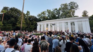alba-alla-reggia-di-caserta-visitatori-triplicati-per-un-evento-straordinario