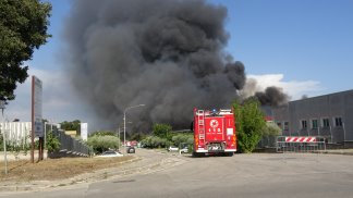 incendio-airola-l-arpac-avvia-il-monitoraggio-dell-aria-direzione-colonna-fumo