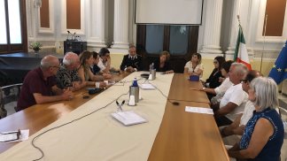 miasmi-cittadini-in-prefettura-vogliamo-sapere-cosa-respiriamo