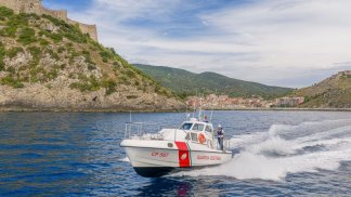 barca-rischia-di-affondare-tra-le-secche-a-punta-licosa-salvate-9-persone