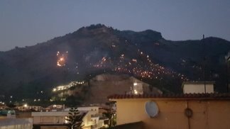 sarno-la-pineta-continua-a-bruciare-un-vero-dramma