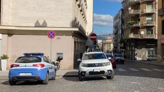 aggredito-nel-bus-e-poi-spinto-a-terra-denunciati-30enne-e-la-fidanzata-27enne