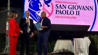 al-professore-cesare-gridelli-il-premio-internazionale-san-giovanni-paolo-ii