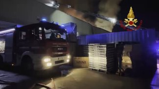 incendio-nell-area-industriale-di-napoli-via-al-monitoraggio-dei-veleni