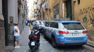 napoli-barricato-in-casa-ai-quartieri-spagnoli-strade-chiuse-non-e-armato