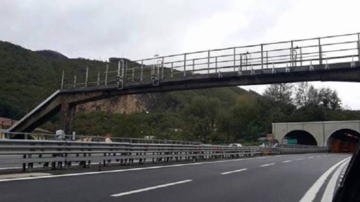 gallerie la montemiletto sulla a16 e a rischio sicurezza