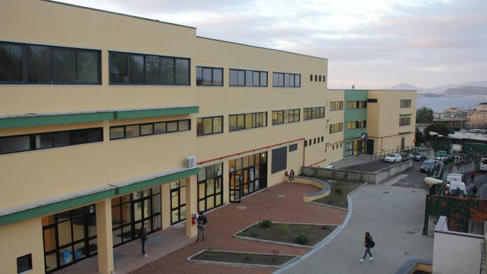 pozzuoli in un mese 4 attacchi vandalici al virgilio