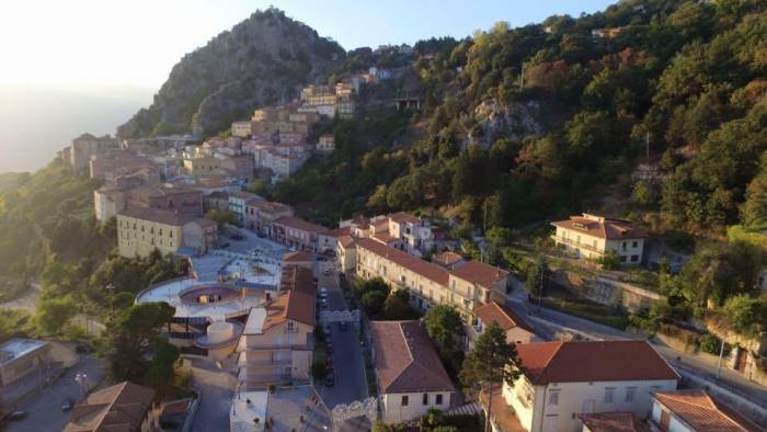 colliano in lacrime oggi l ultimo saluto all imprenditore