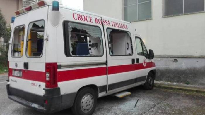 gli operatori sanitari non sono un bersaglio