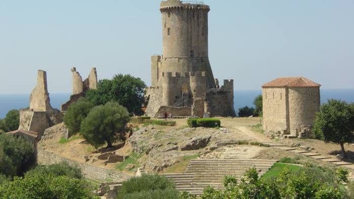 il parco velia sara unito al sito archeologico di paestum