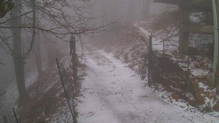 neve in irpinia risveglio imbiancato su raiamagra e partenio