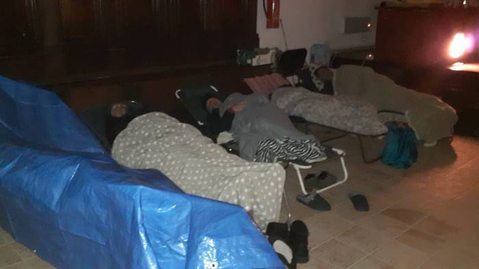 altra notte al freddo subito il ritiro dei licenziamenti