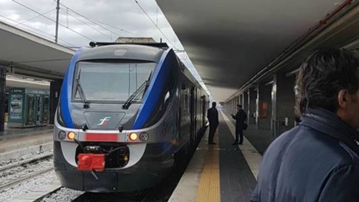 malore sul treno circolazione ferroviaria bloccata