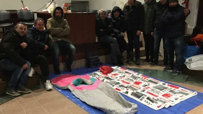 sardine irpine al presidio dei lavoratori novolegno