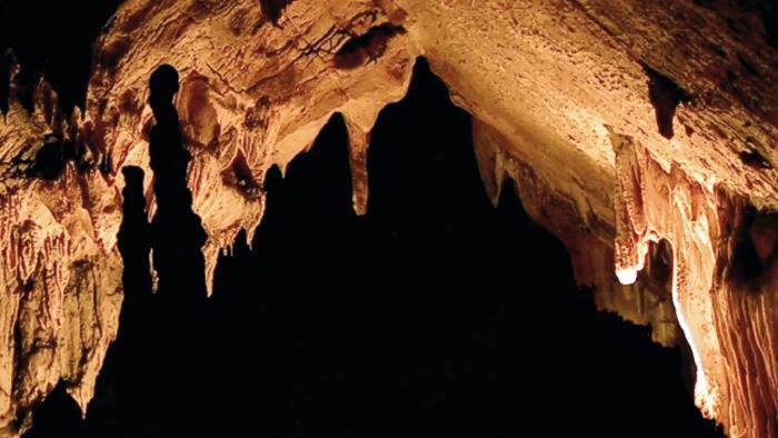 speleologi come spazzini d eccezione nelle grotte di pertosa