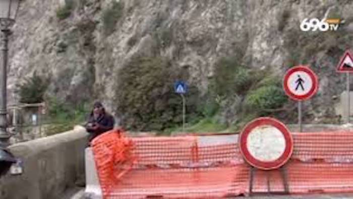 cetara riapre solo ai mezzi pubblici la statale 163 amalfitana